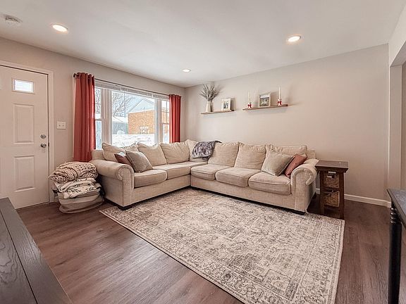 3rd image of 603 E Adams Ave