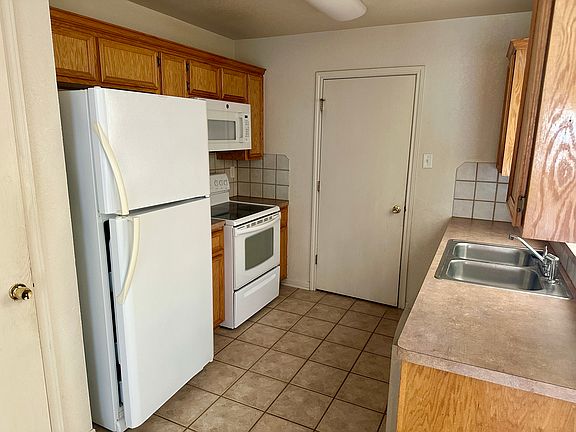 4th image of 4411 Thunder Creek Dr APT A