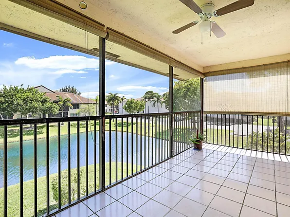 3283 Jog Park Dr, Greenacres, FL 33467