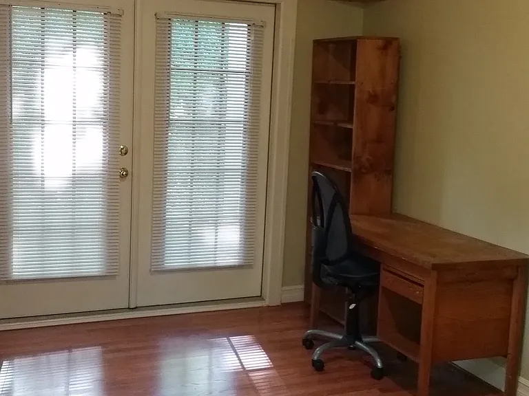 119 Ferris Pl — Photo 4