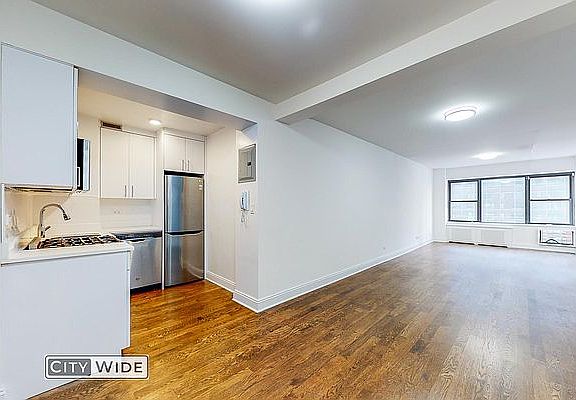 2nd image of 157 E 57th St APT 4E