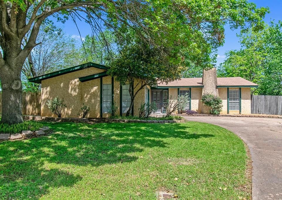 1st image of 914 Juniper Pl