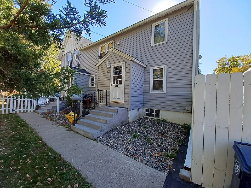 103 9th St SE #1