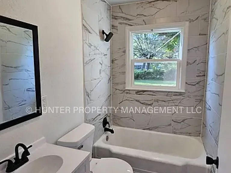 604 W Park St — Photo 5
