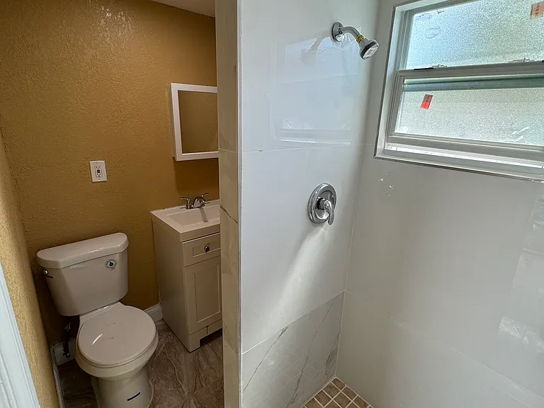 6516 SW 18th St #1 — Photo 3