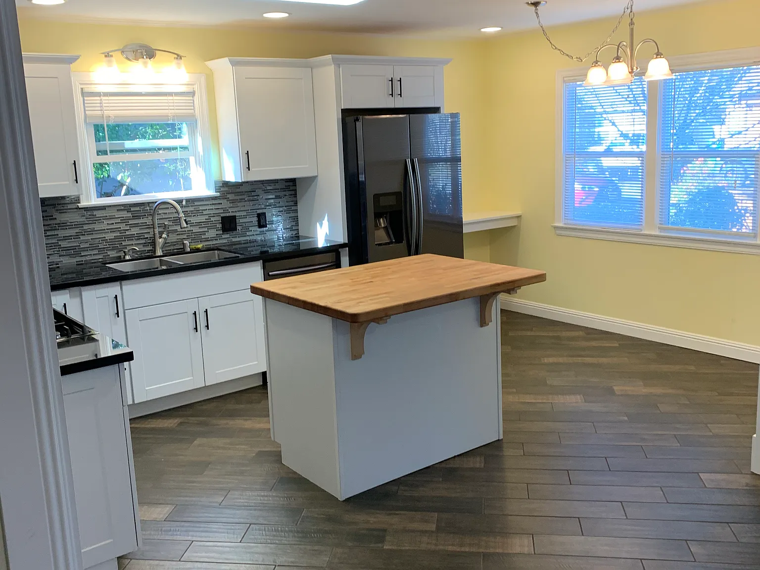 2 bed, 1000 sqft, $1,825 — Photo 3