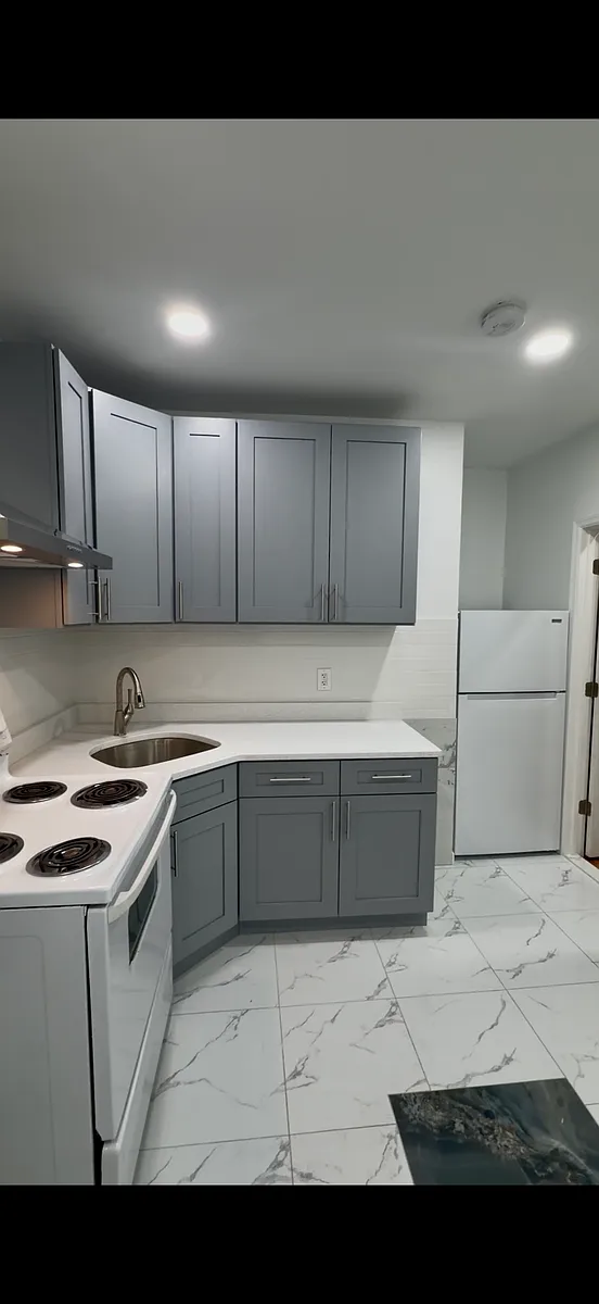Building Photo - 81 Academy St #1C