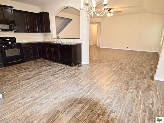 5th image of 738 Great Oaks Dr