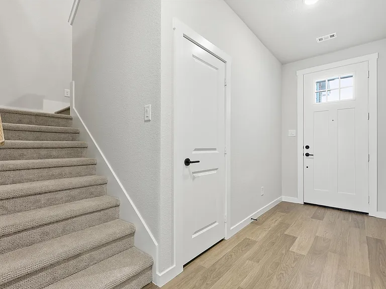 2845 Concord Dr — Photo 2