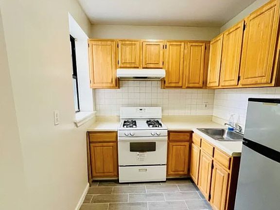 3rd image of 78 E 127th St APT 16