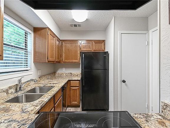 4th image of 2320 Jaguar Dr #406