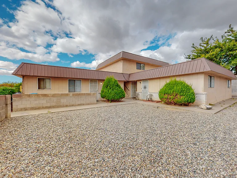 9021 Candelaria Rd NE #A — Photo 2