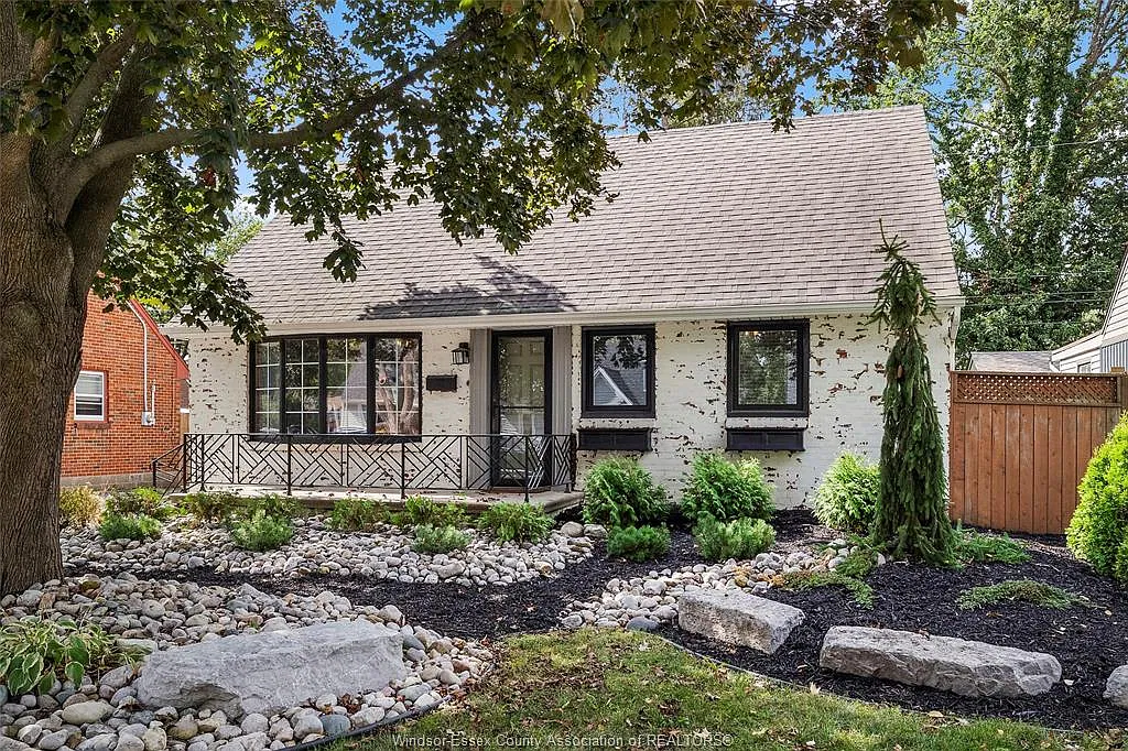 4 bed, $2,350 — Photo 1