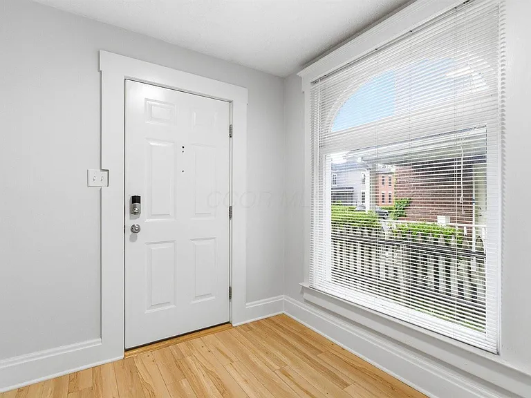 19 E Mithoff St — Photo 2