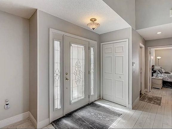 5th image of 402 Barlyn Ave