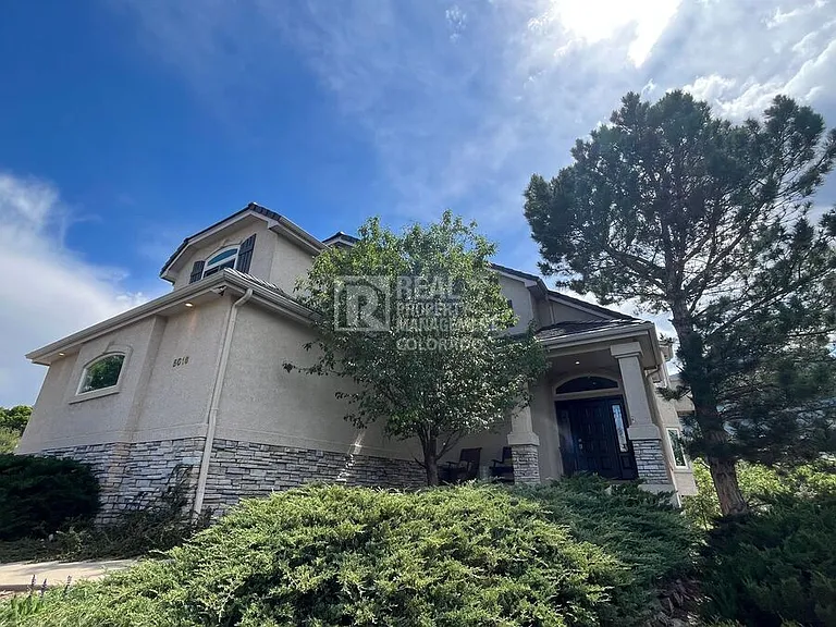 5016 Briscoglen Dr — Photo 2