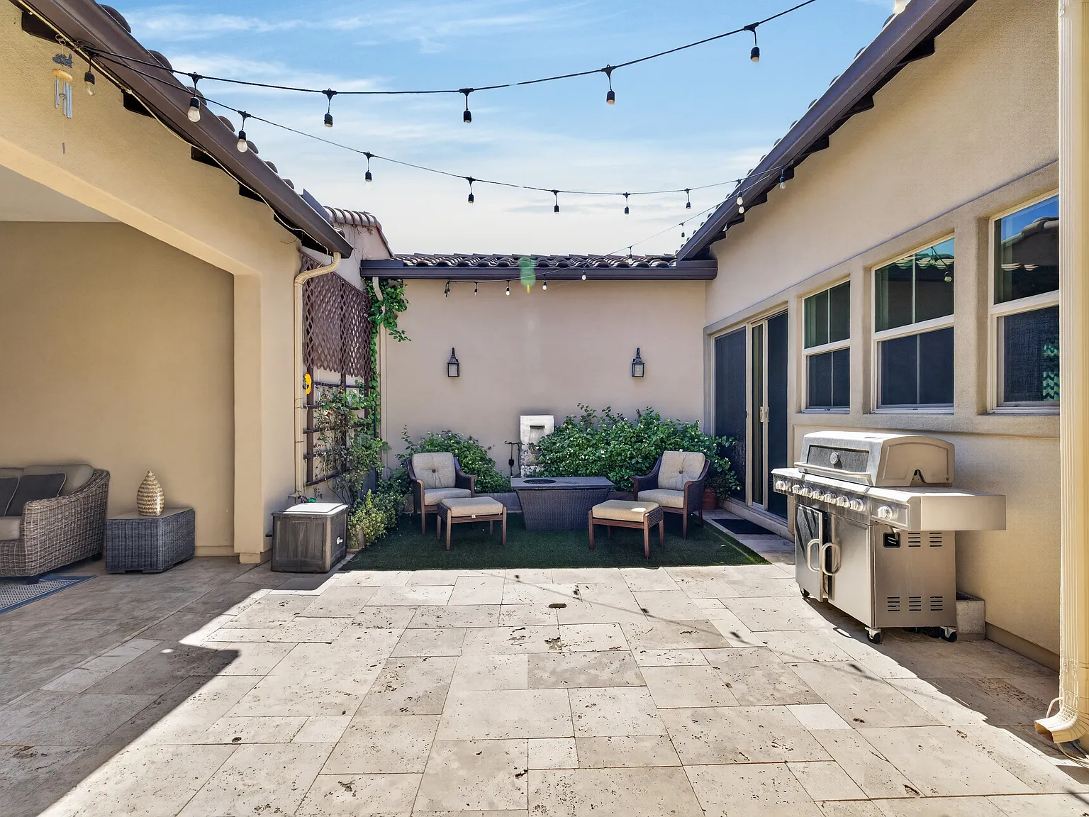 4 bed, 3650 sqft, $4,150 — Photo 3