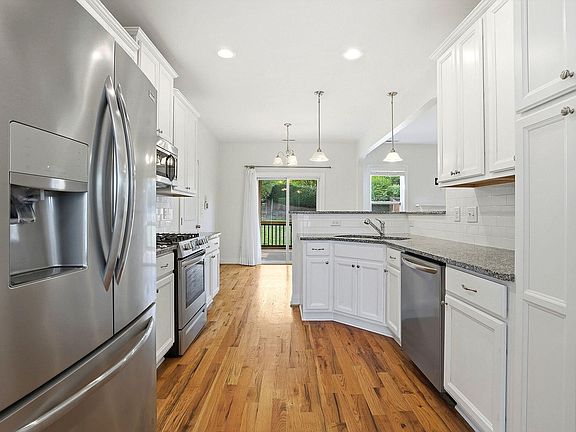 5th image of 25 Cranbrooke Dr