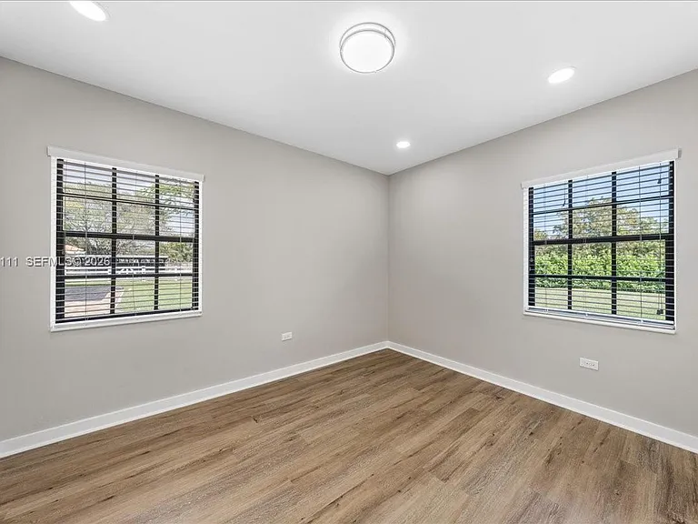 7705 SW 66th St — Photo 32