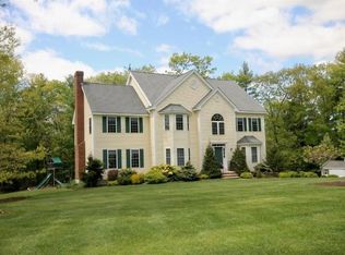 25 Bunker Hill Dr, Londonderry, NH 03053