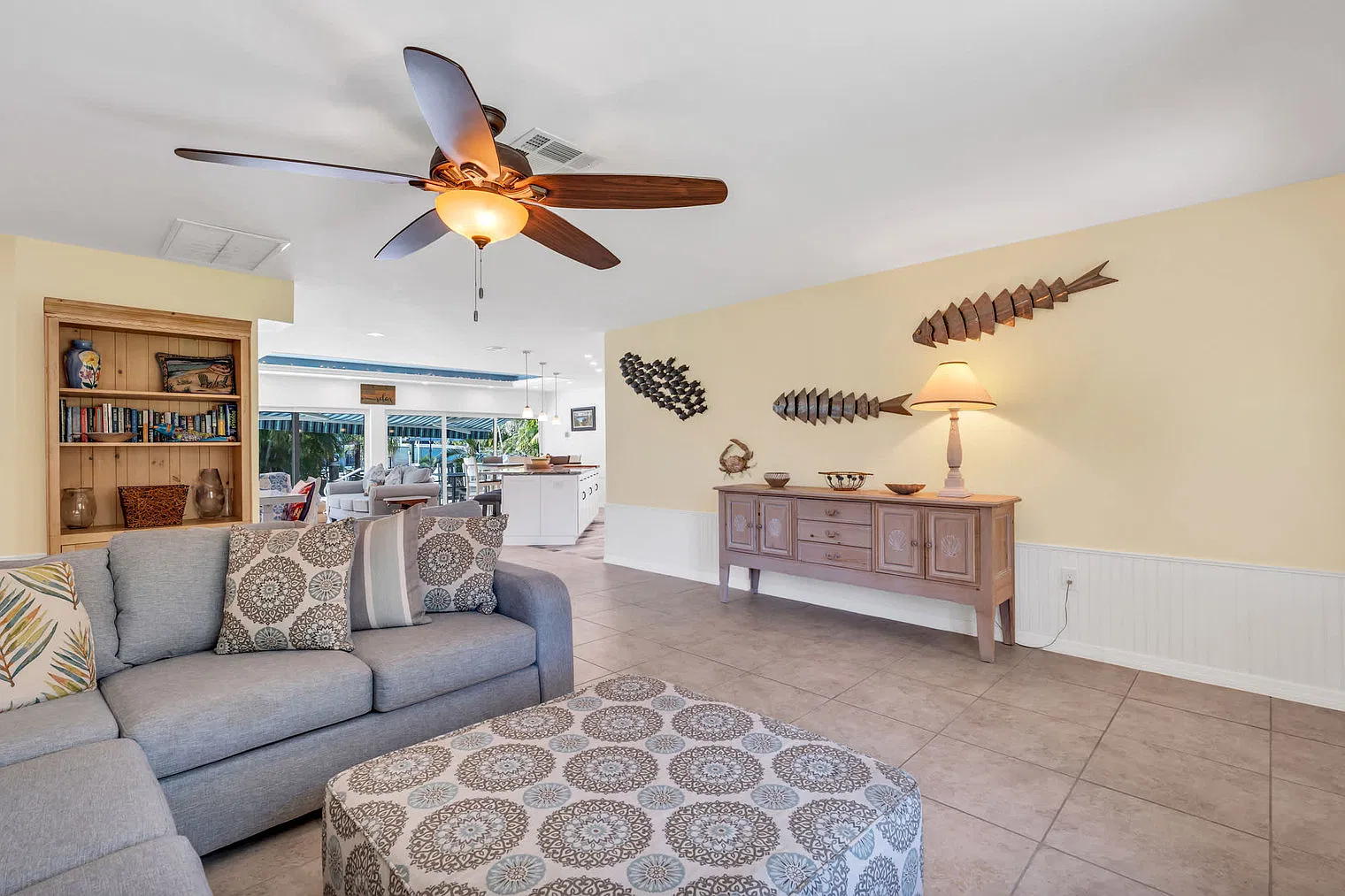 3 bed, 3.0 bath, 2066 sqft, $8,389 — Photo 3