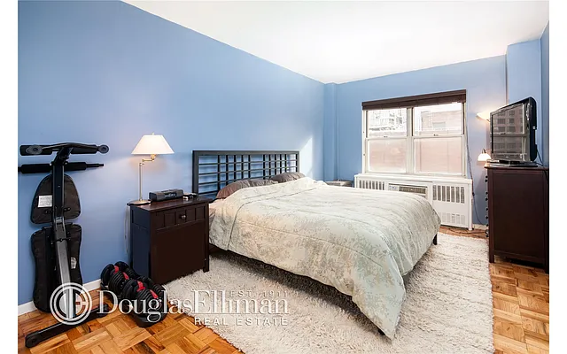 Sold by Douglas Elliman | media 21