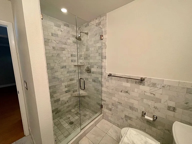 2416 W Chicago Ave — Photo 23