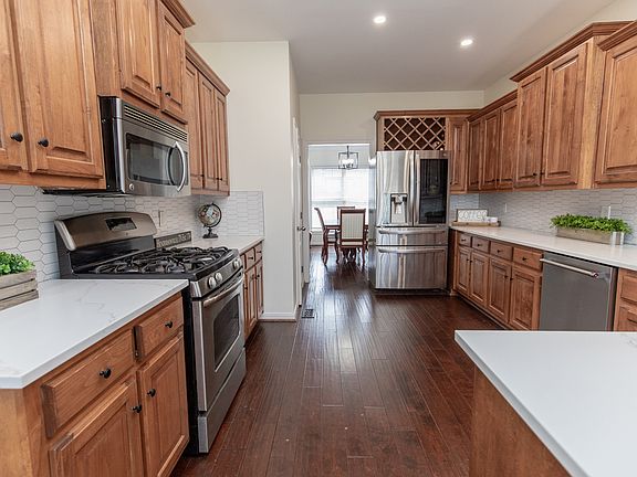 4th image of 114 Cedar Ridge Ln
