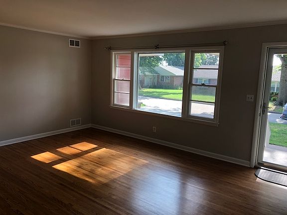 5th image of 3124 S Urbana Ave