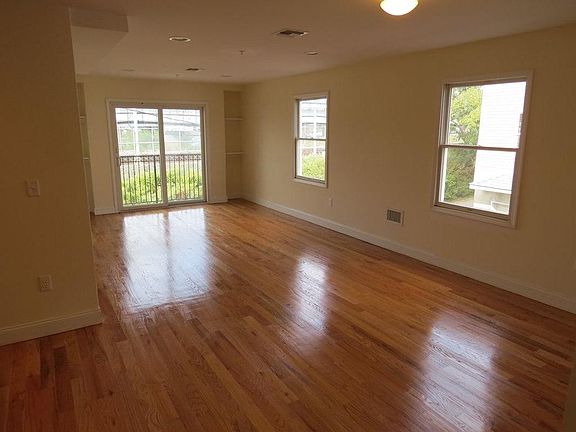 3rd image of 25 Fayette Ave #2