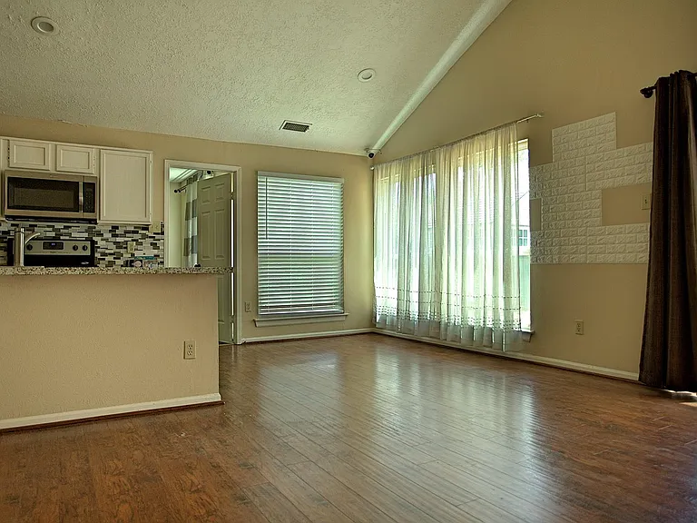7219 Caddo Lake Ln — Photo 3