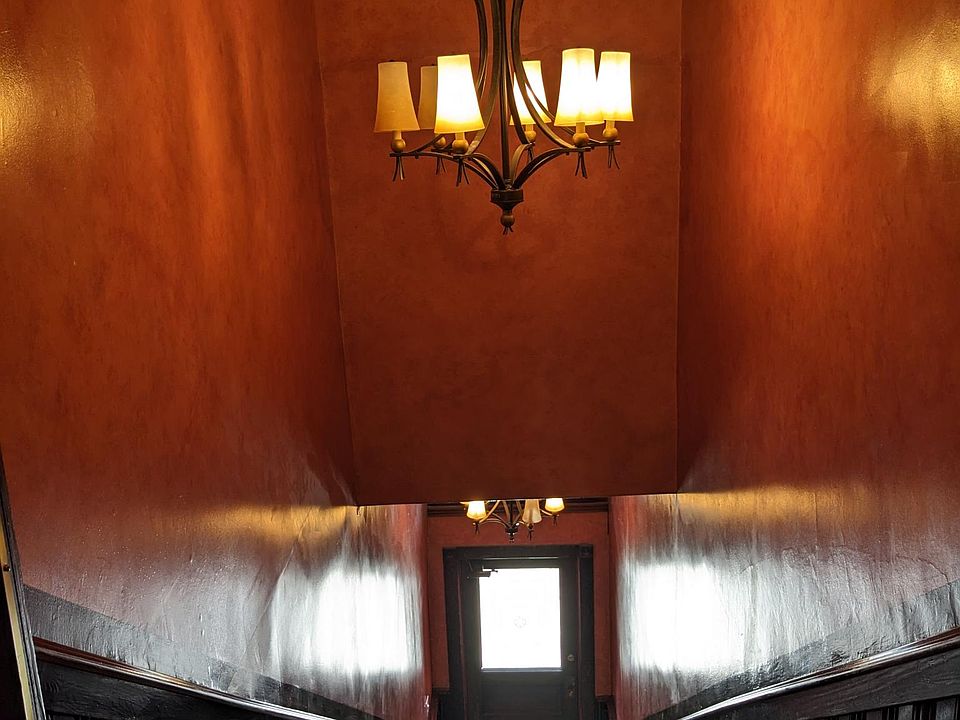 Entry stairway