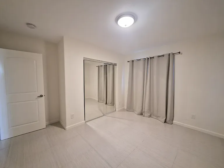 3429 Harding Ave — Photo 6