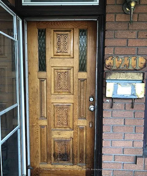 1211 College St #UPPER — Photo 3