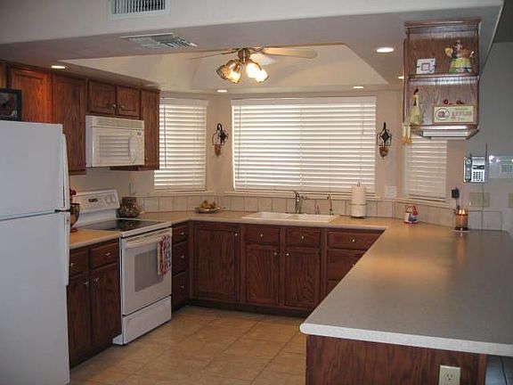 Remodeled Kitchen w/ neutral colors