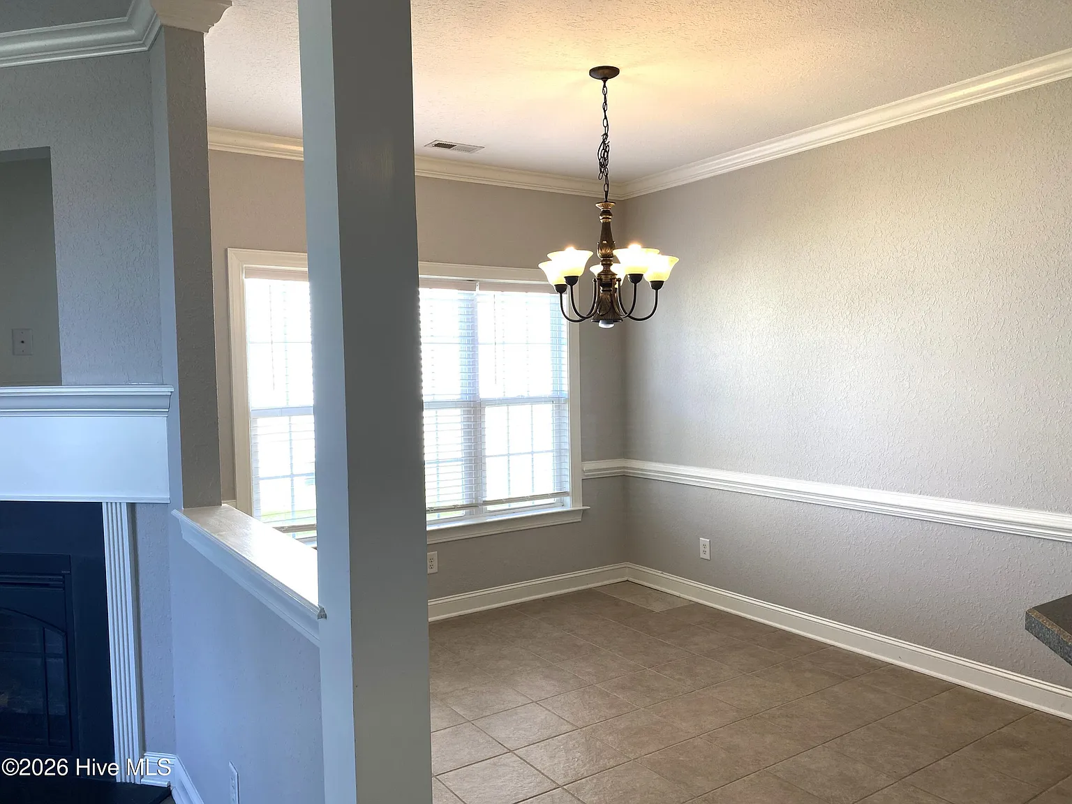 3 bed, 2.0 bath, 1357 sqft, $1,685 — Photo 3