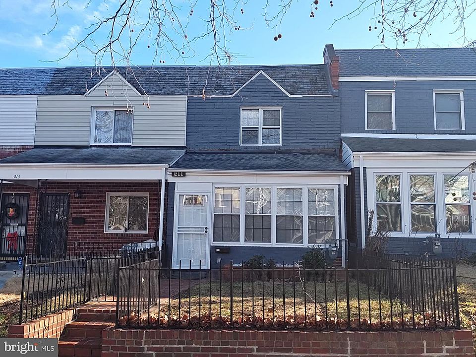 1st image of 211 34th St NE