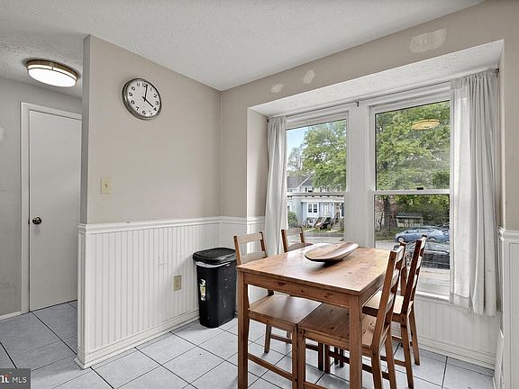 3rd image of 7868 Marioak Dr