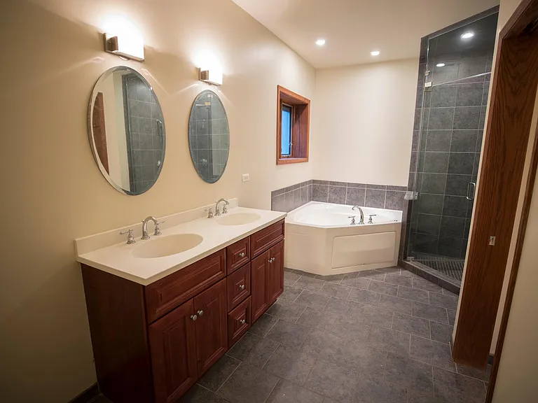 670 N Peoria St #2 — Photo 11