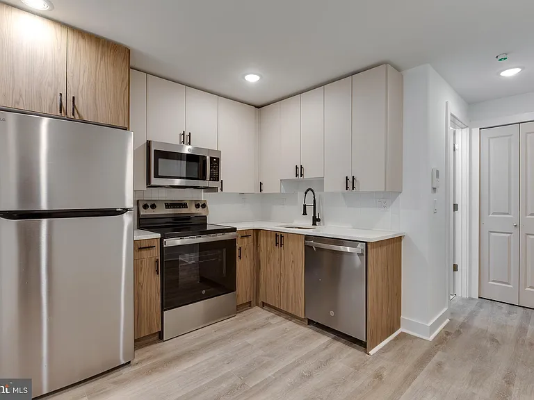 715 W Cumberland St #B — Photo 12