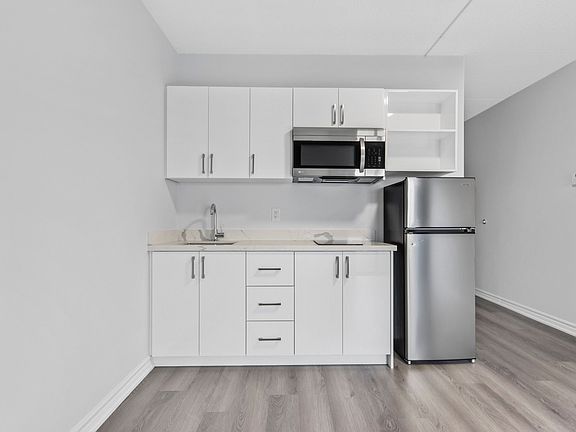 4th image of 2360 Princess St #102