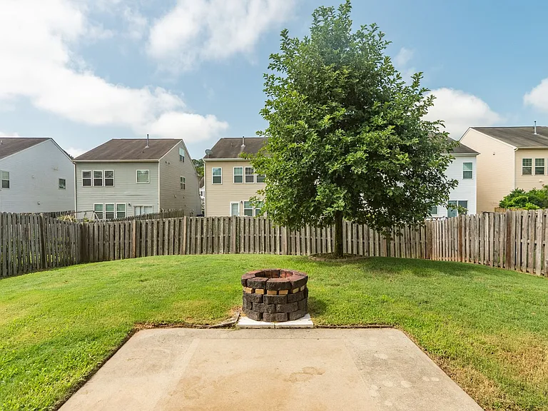 2084 Tanners Mill Dr — Photo 26