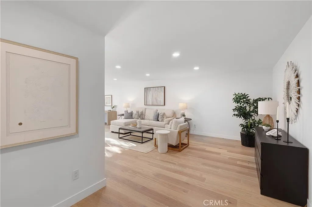 2 bed, 1565 sqft, $5,000 — Photo 4