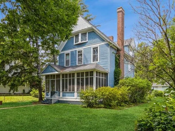 220 Church St, Iowa City, IA 52245