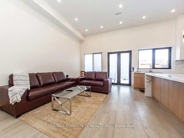 475 Wilson Rd N — Photo 13