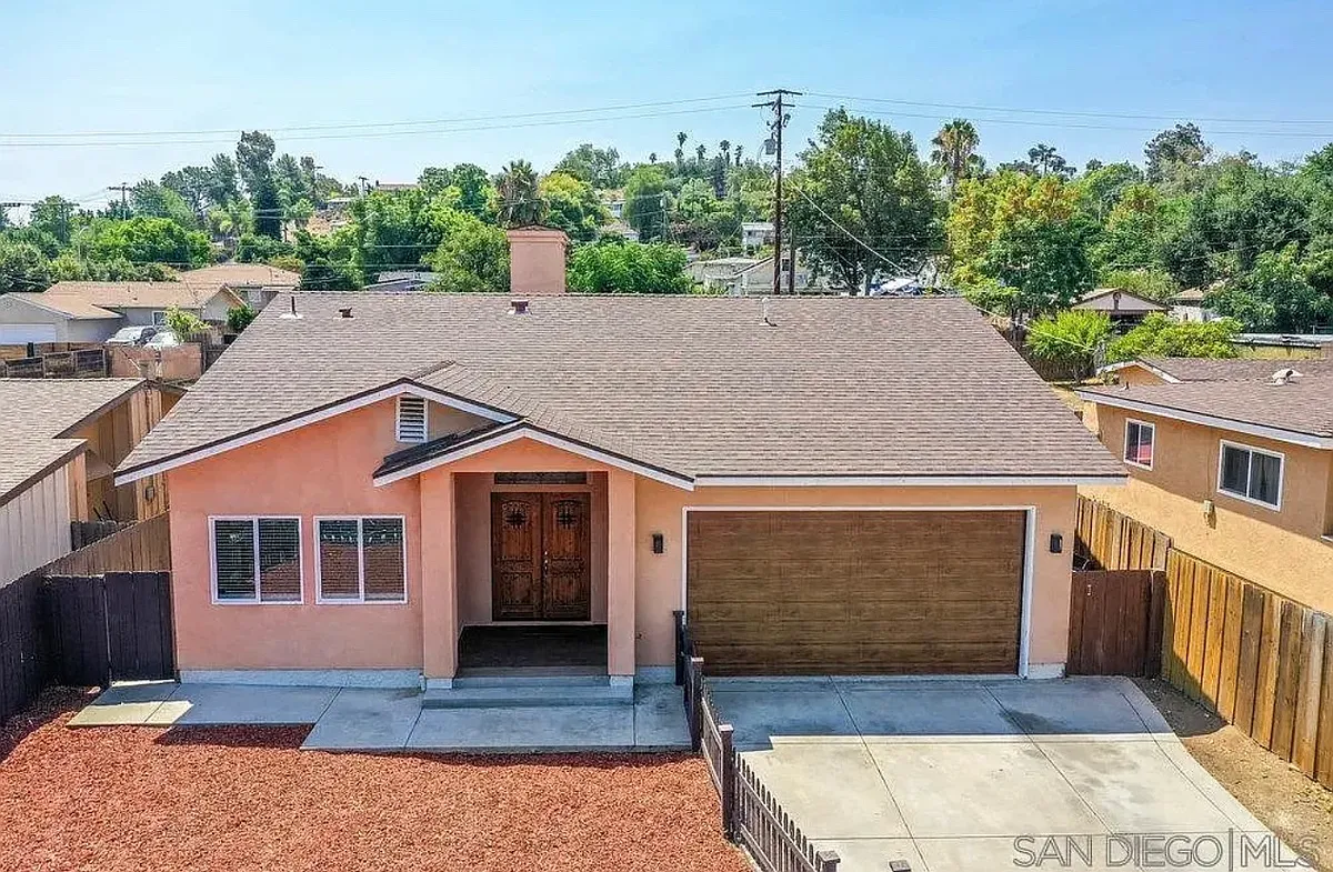 Photo 2 of 15 - 1135 E 3rd Ave #A - Escondido, CA Building Photo - 1135 E 3rd Ave #A
