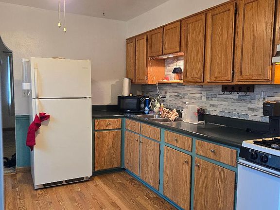 Eat-in Kitchen2