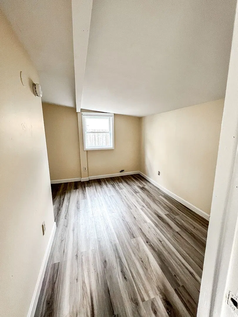 20 Cedar St, Burlington, VT | 5 Bedroom House with Private Yard & Parking | June 2027 — Photo 3