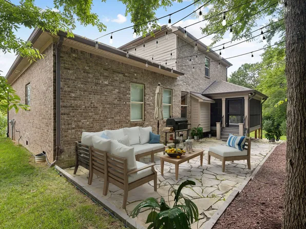 1017 Golf Club Ln E, Hendersonville, TN 37075