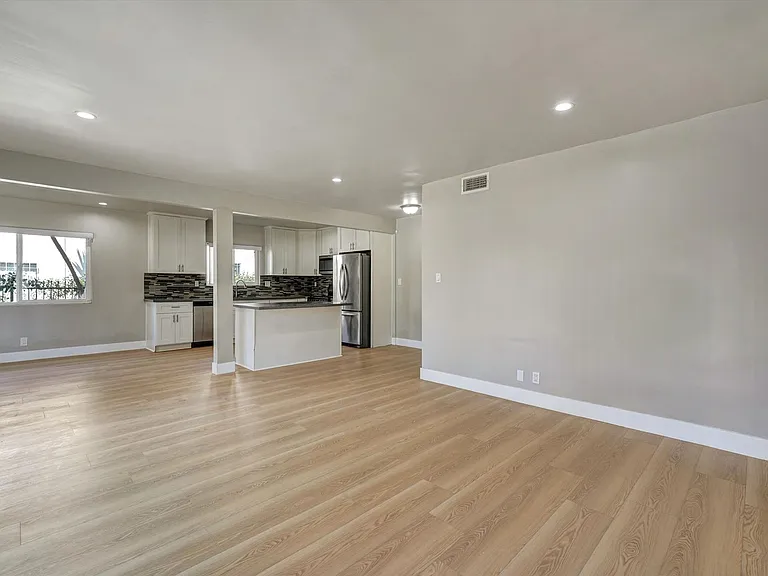 2040 S Sherbourne Dr — Photo 12